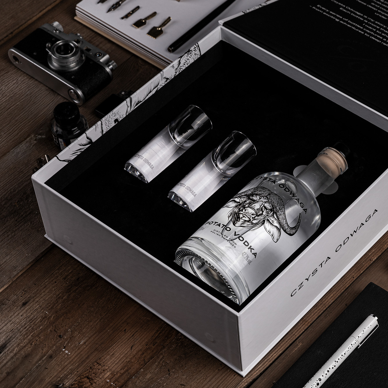 Alkohol dla prezesa a kultura korporacyjna. Savoir-vivre wręczania mocnych alkoholi