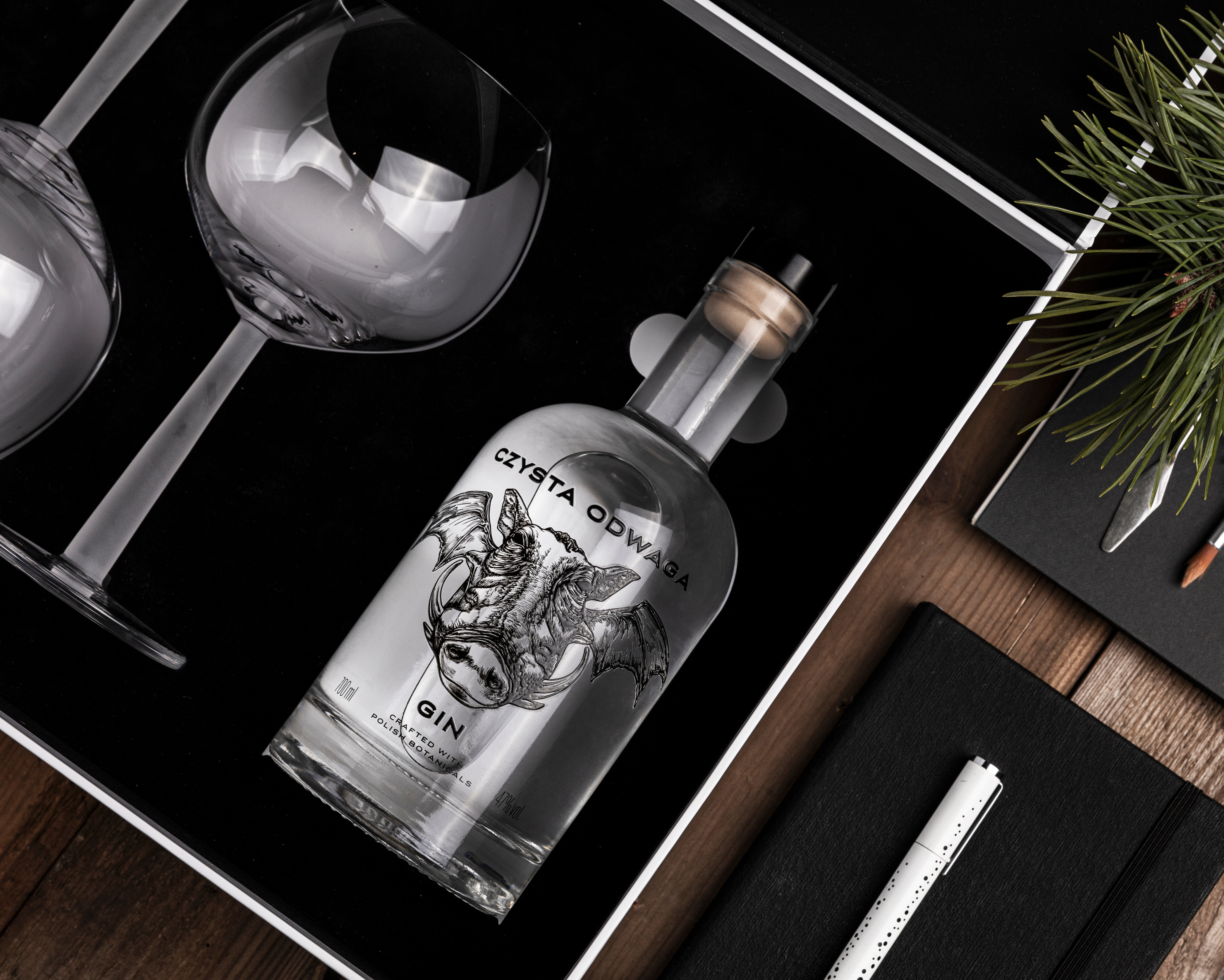 Najlepsze zestawy prezentowe na święta 2025 – co kupić fanowi ginu, whisky i wódki?