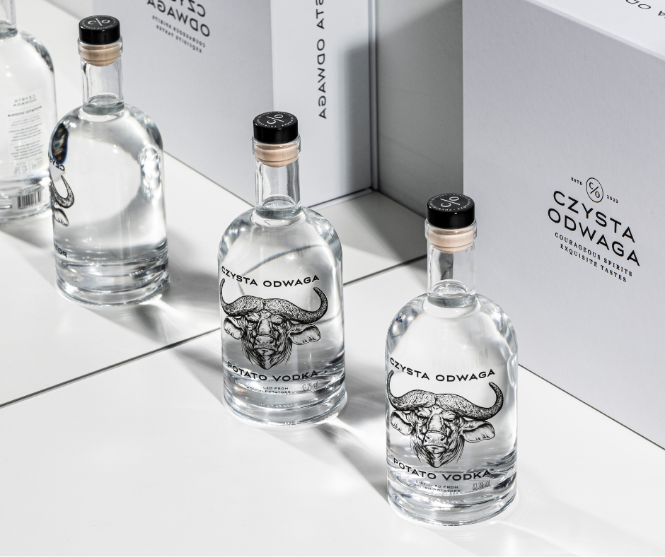 Wódka ziemniaczana Czysta Odwaga – dlaczego podwójny zestaw to idealny prezent dla wielbicieli klasyki?