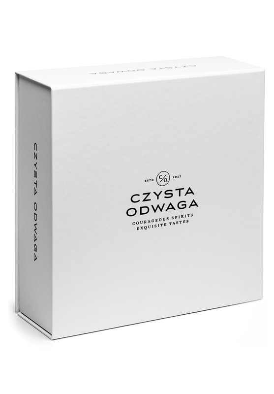 Zestaw prezentowy Czysta Odwaga - wódka chrzan-jabłko i kieliszki na nóżce