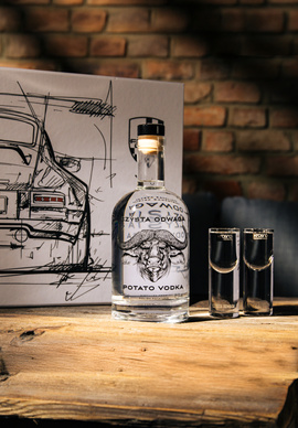 Kolekcja limitowana Czysta Odwaga × RCR CARS - zestaw wódka Czysta Odwaga + kieliszki 